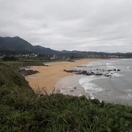 Agradable Entre Playas Y Montanas