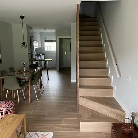 Agradable Entre Playas Y Montanas * קרוויה