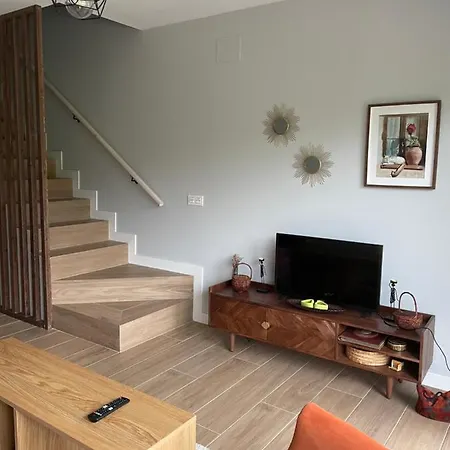 Agradable Entre Playas Y Montanas