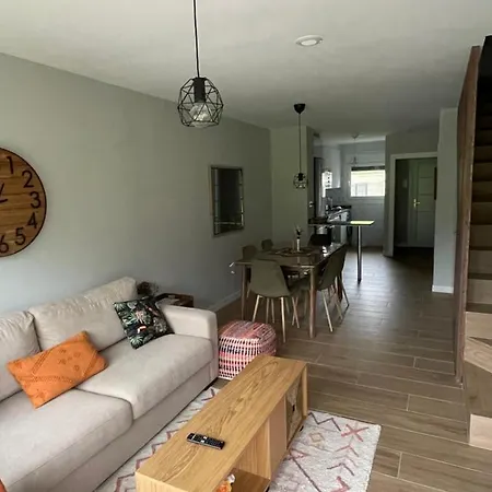 Agradable Entre Playas Y Montanas * קרוויה